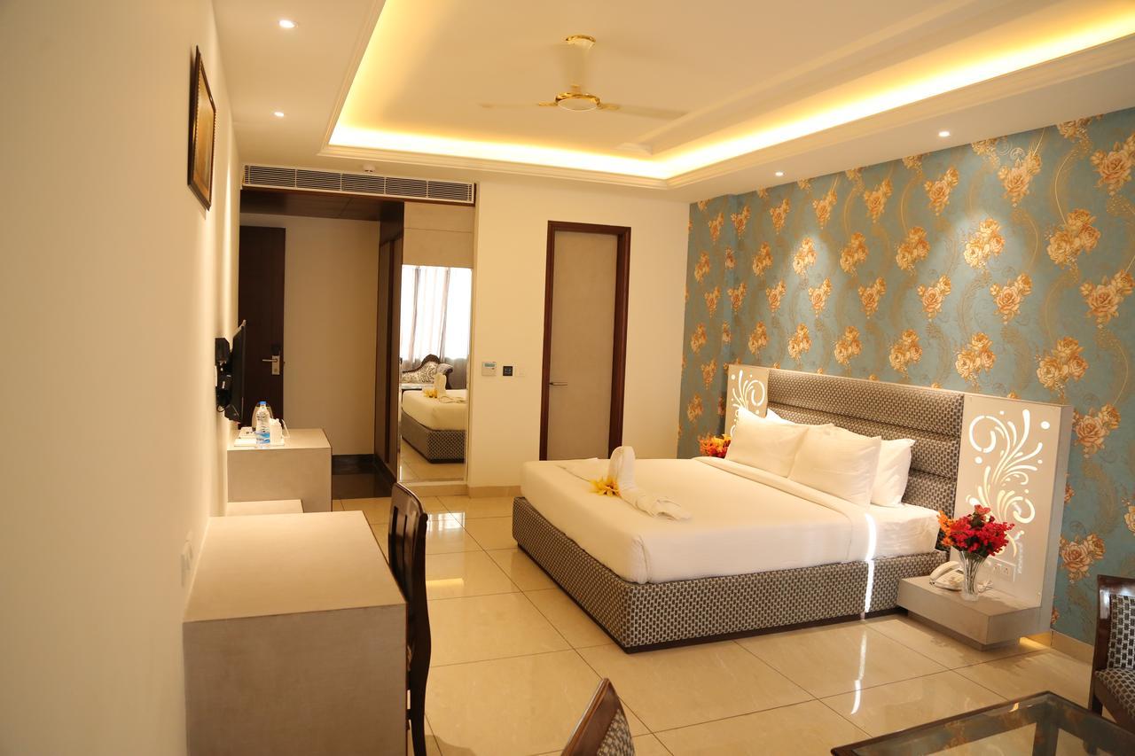 Hotel Riyasat Ludhiana Exterior foto